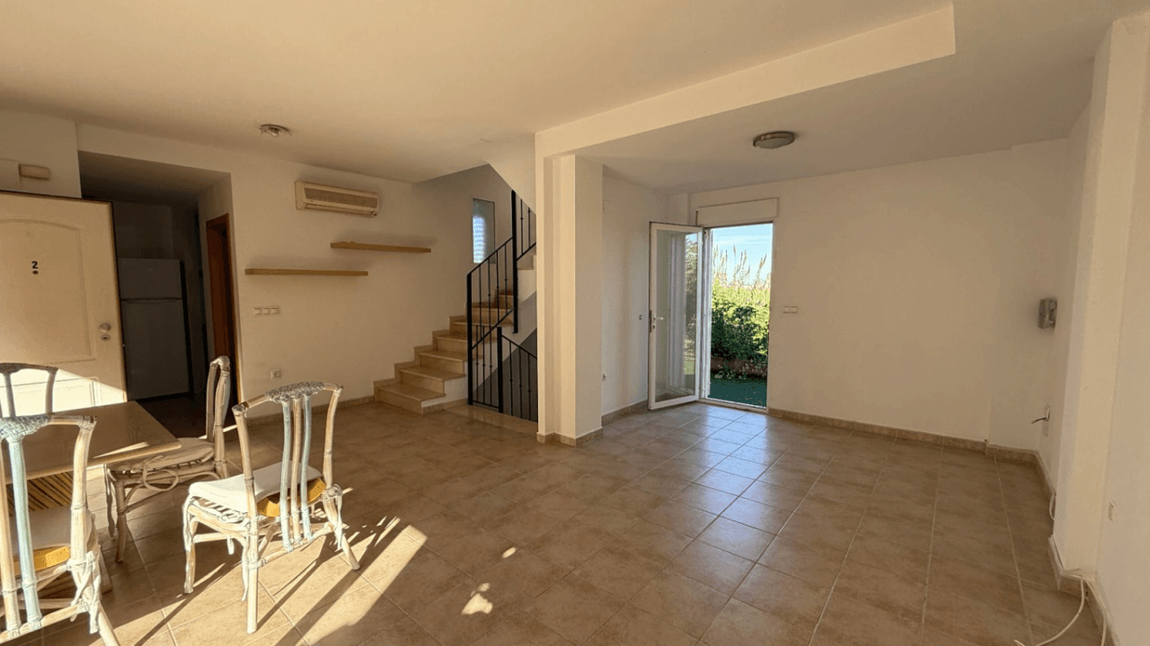 Bungalow entre Gandía y Oliva en venta con 3 habitaciones y jardín en estilo Mediterráneo