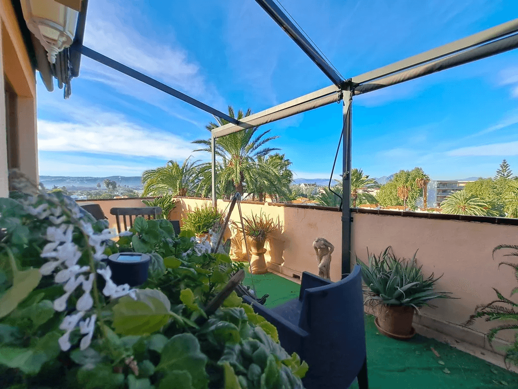 Ático con gran terraza y piscina para comprar en Dénia playa