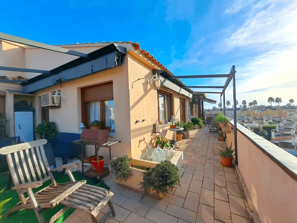 Ático con gran terraza y piscina para comprar en Dénia playa