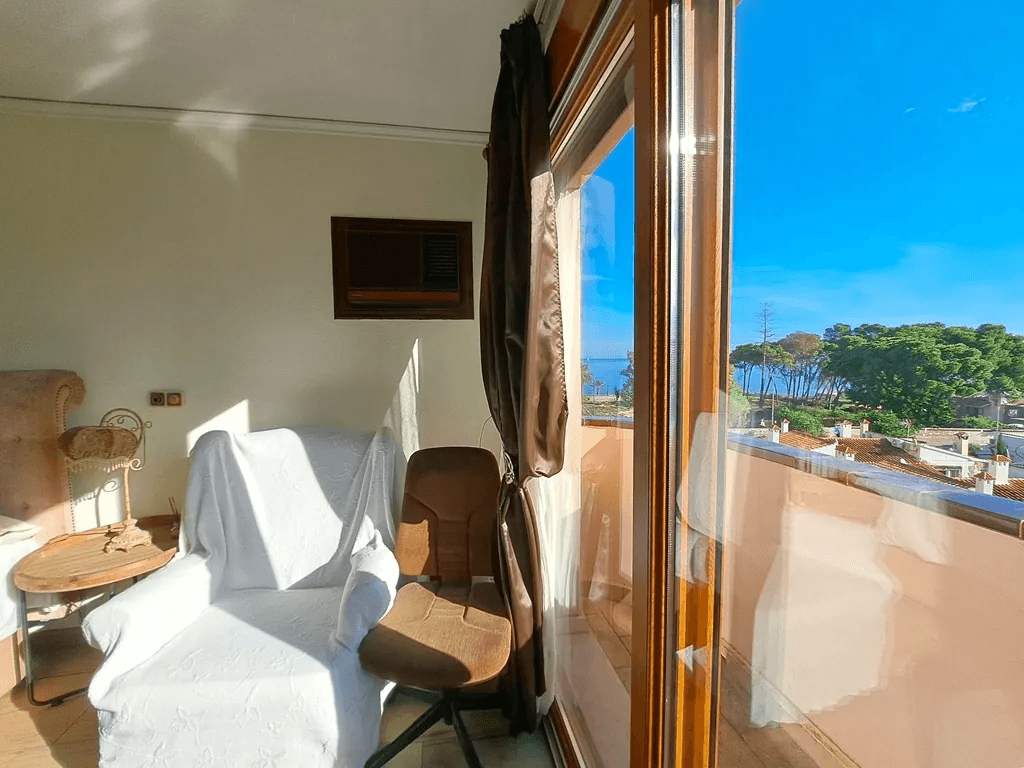 Ático con gran terraza y piscina para comprar en Dénia playa