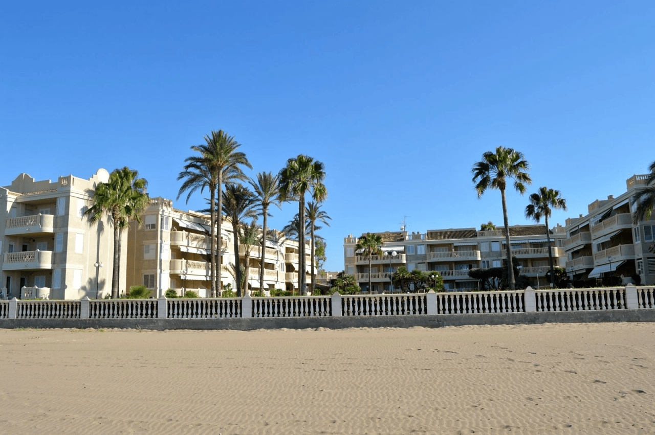 Apartamento 2 dormitorios con vistas al mar en venta en Dénia