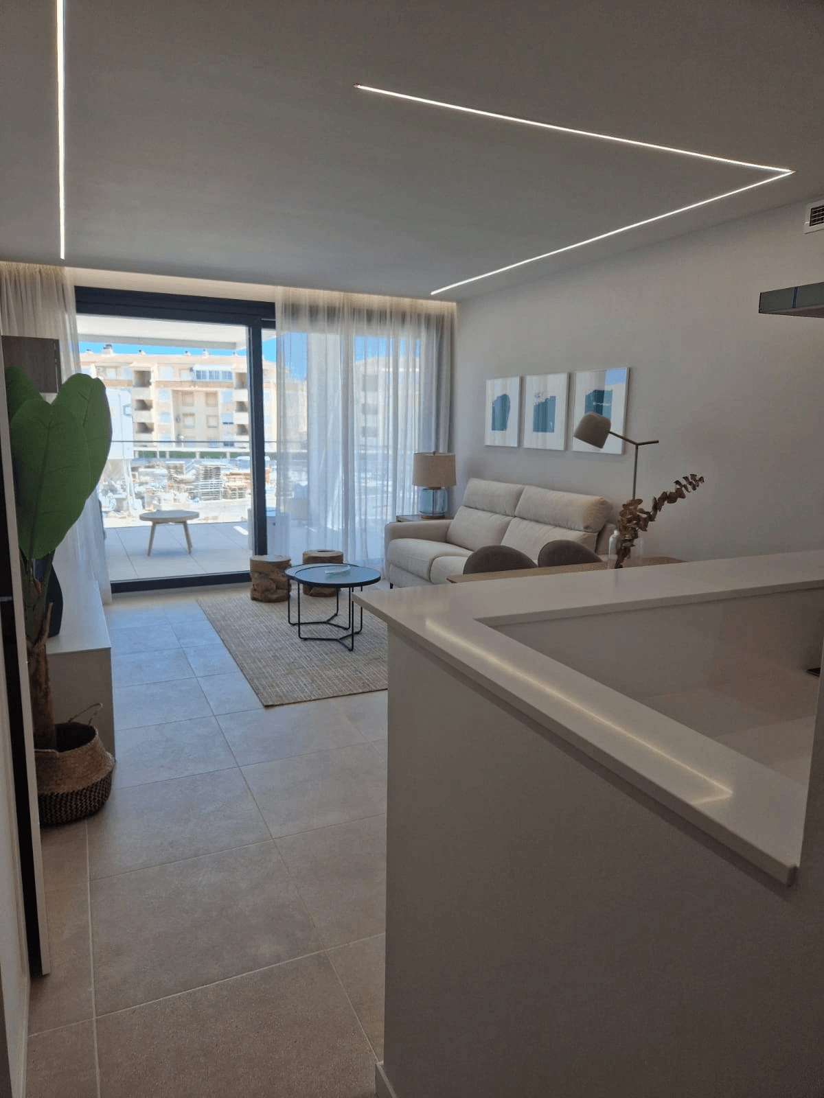 Nueva promoción de viviendas de lujo/apartamentos en primera linea de playa de Denia .