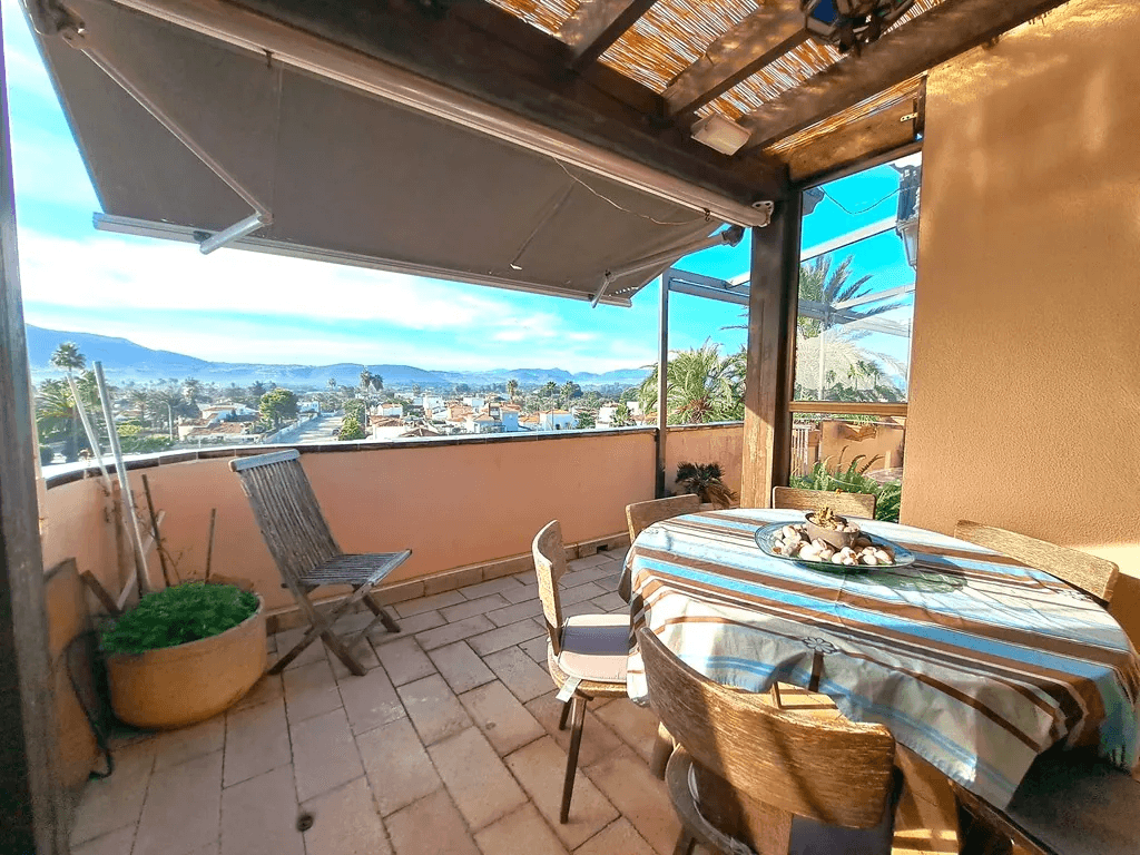 Ático con gran terraza y piscina para comprar en Dénia playa