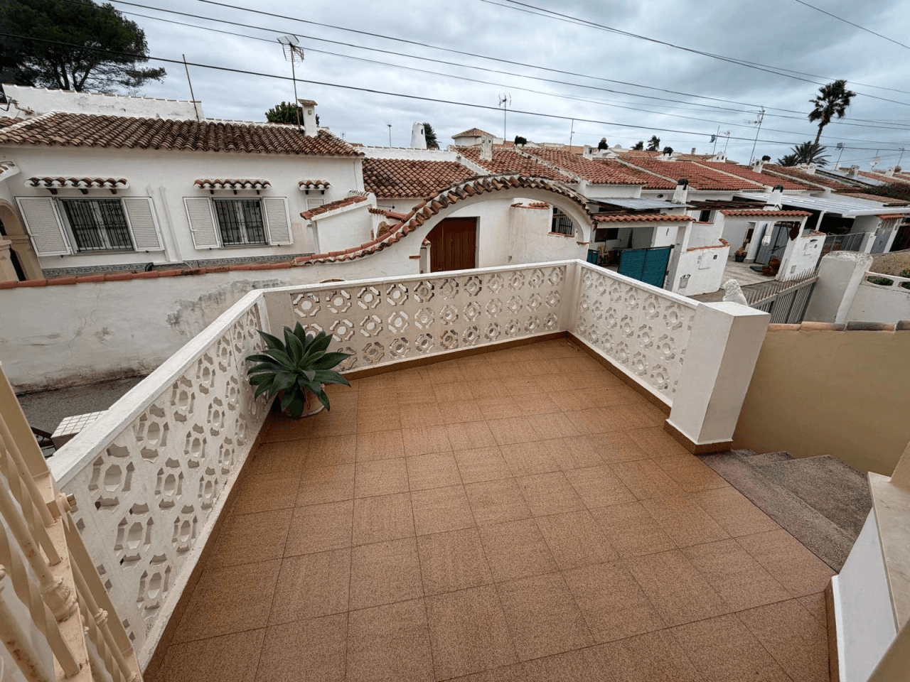VENTA ADOSADO 3 DORMITORIOS EN PRIMERA LINEA
