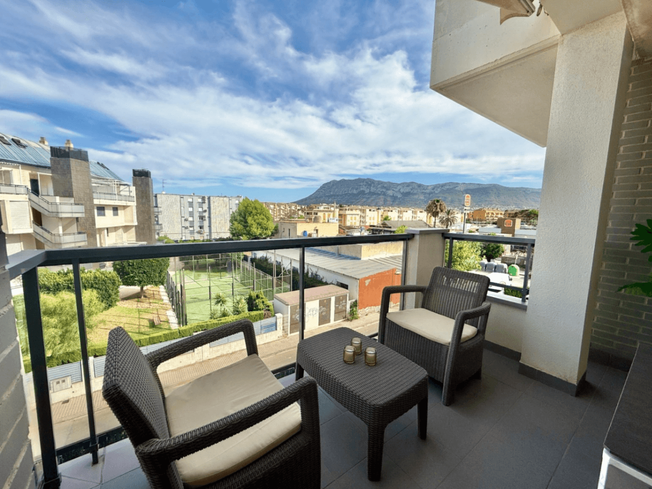 Espectacular apartamento en Denia con vistas abiertas, situado a 120m de la playa y 850m de la ciudad