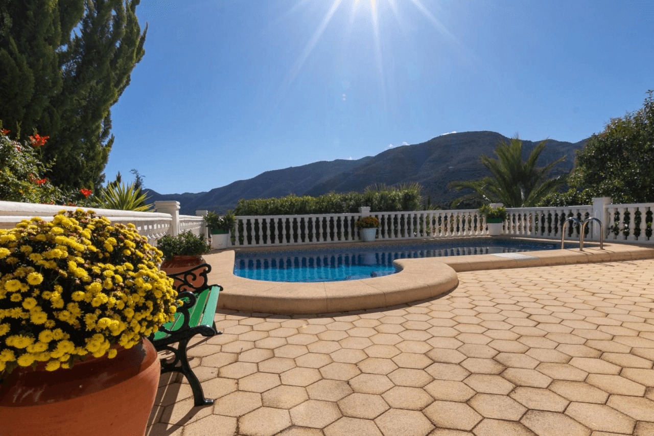 Villa con piscina y vistas a la montaña - Benigembla