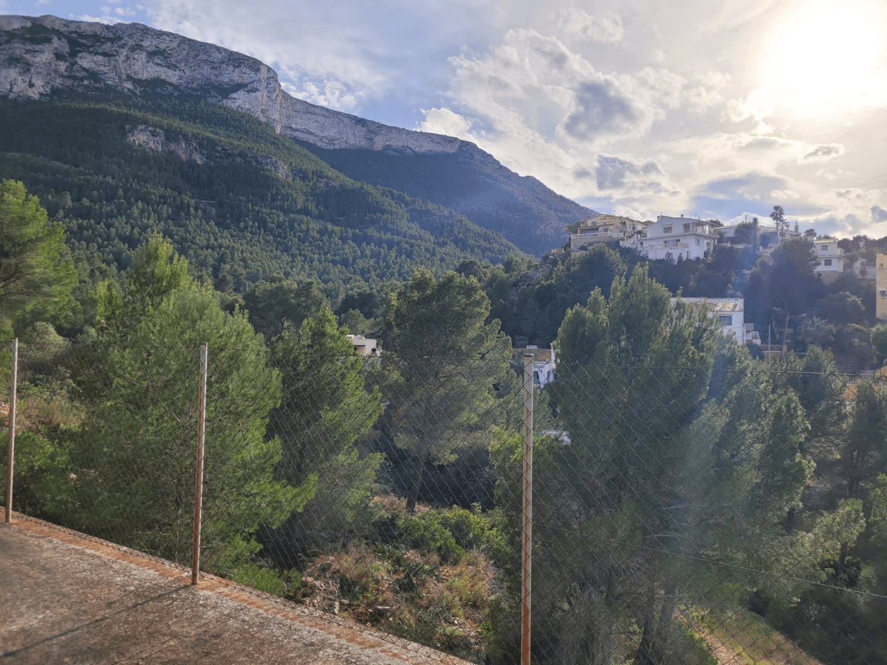Se vende Chalet con parcela en Denia