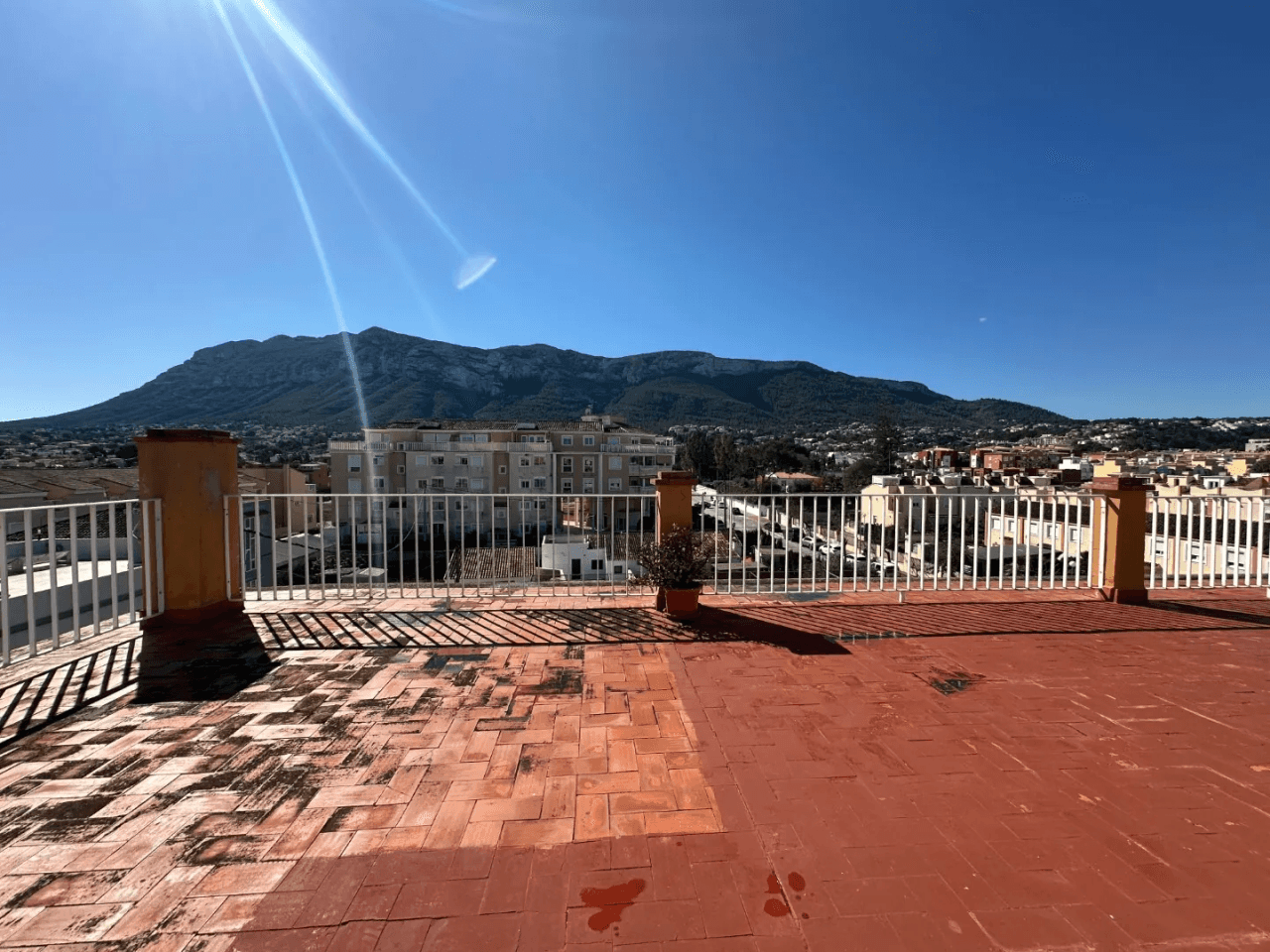 Ático en Venta en Dénia con Vistas Panorámicas