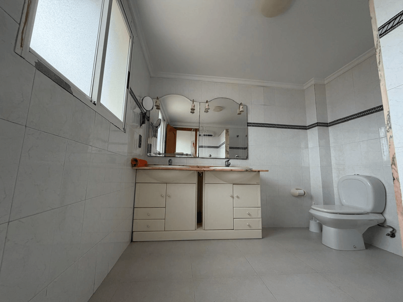 VENTA ADOSADO 3 DORMITORIOS EN PRIMERA LINEA