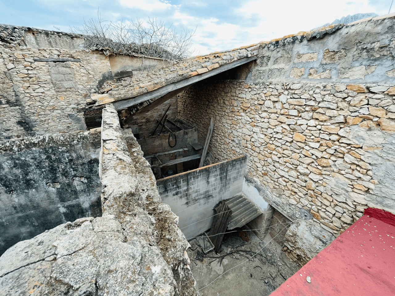 Vergel. Casa de pueblo grande con muchas posibilidades en venta
