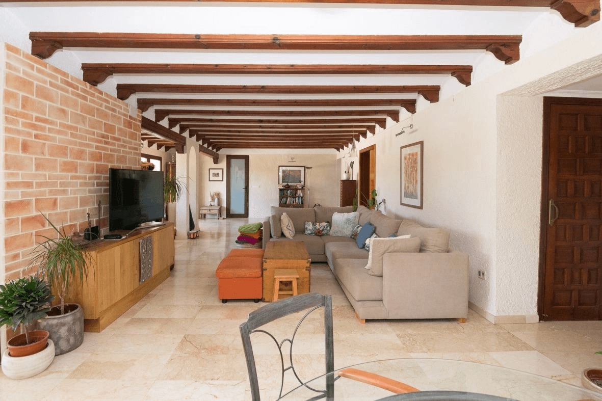 Villa mediterránea con gran parcela.