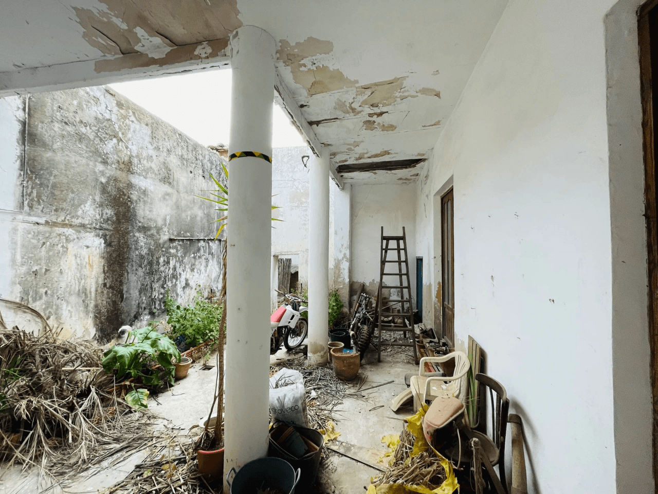 Vergel. Casa de pueblo grande con muchas posibilidades en venta