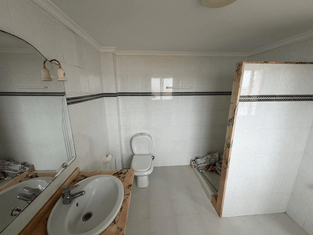 VENTA ADOSADO 3 DORMITORIOS EN PRIMERA LINEA