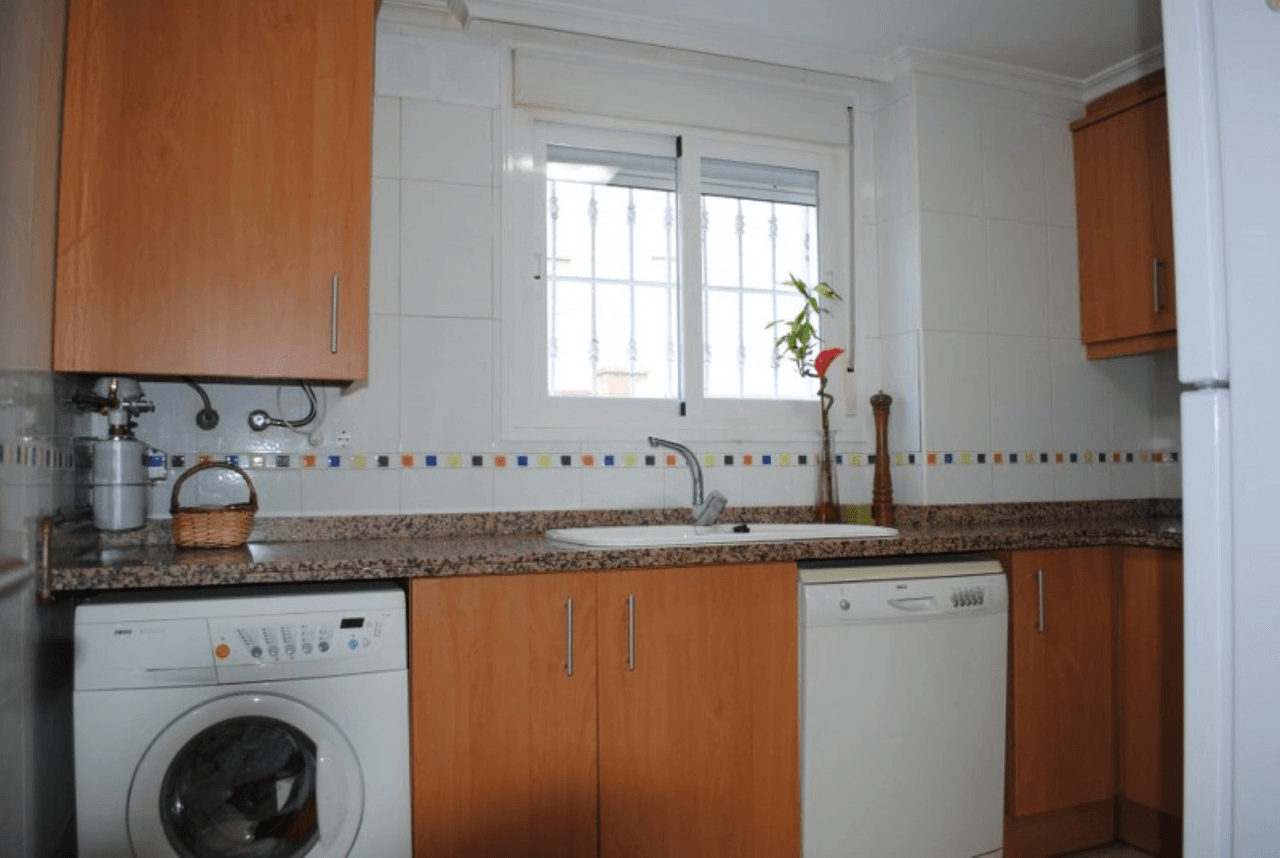Apartamento en Denia en planta baja de 2 dormitorios y terraza privada en venta