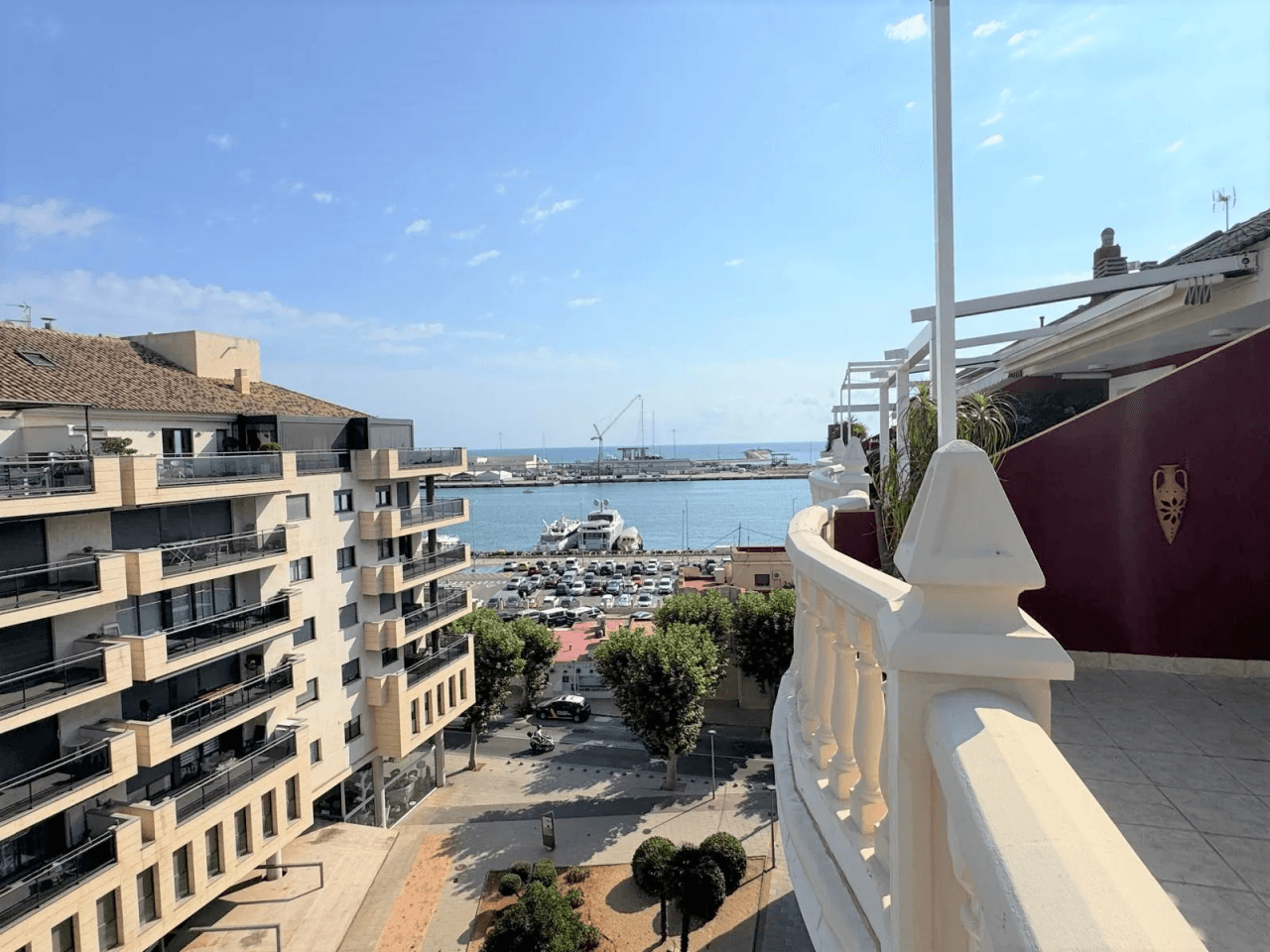 Ático dúplex con vistas al puerto en el corazón de Dénia