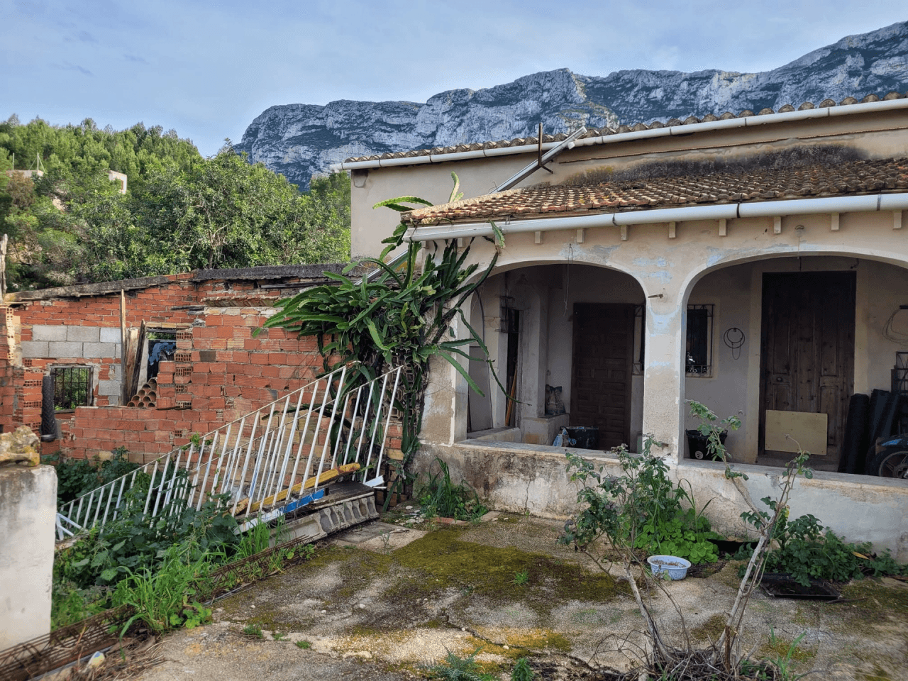 Se vende Chalet con parcela en Denia