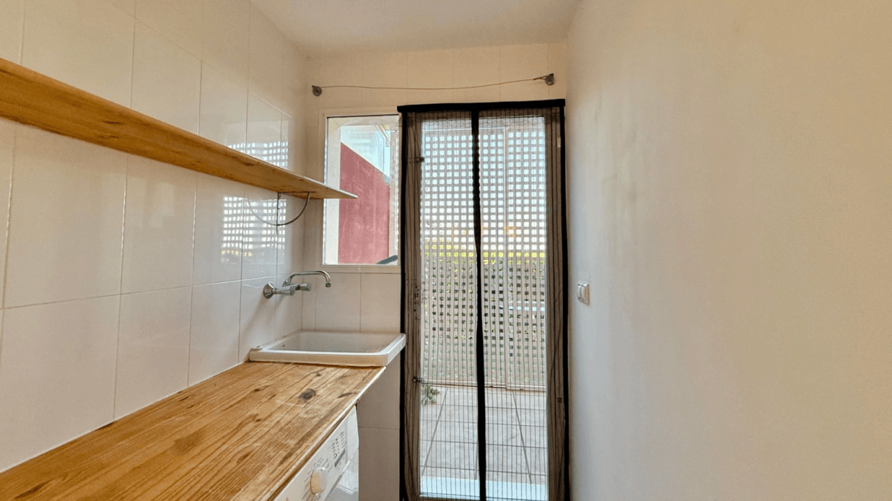 Bungalow entre Gandía y Oliva en venta con 3 habitaciones y jardín en estilo Mediterráneo