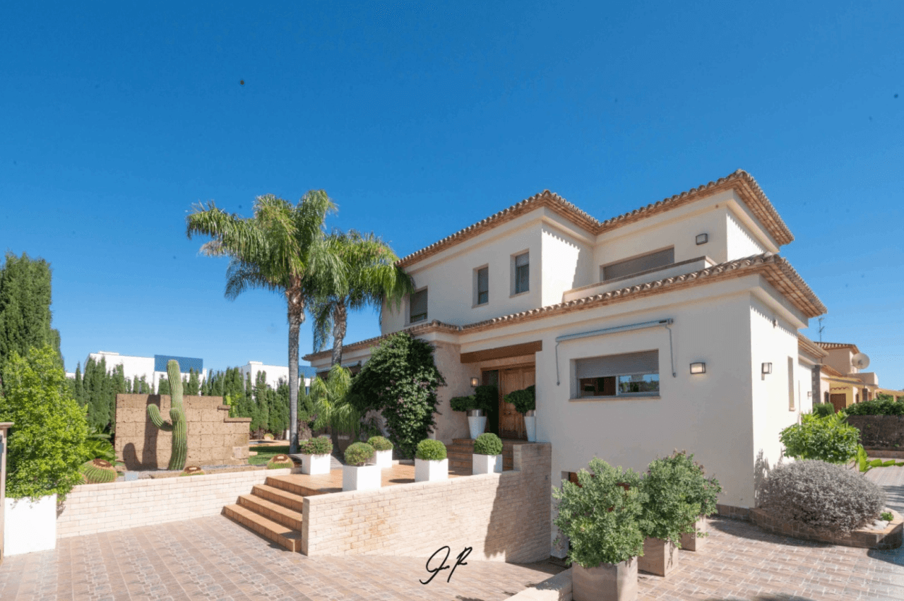 Chalet de lujo en excelente zona Residencial- Denia