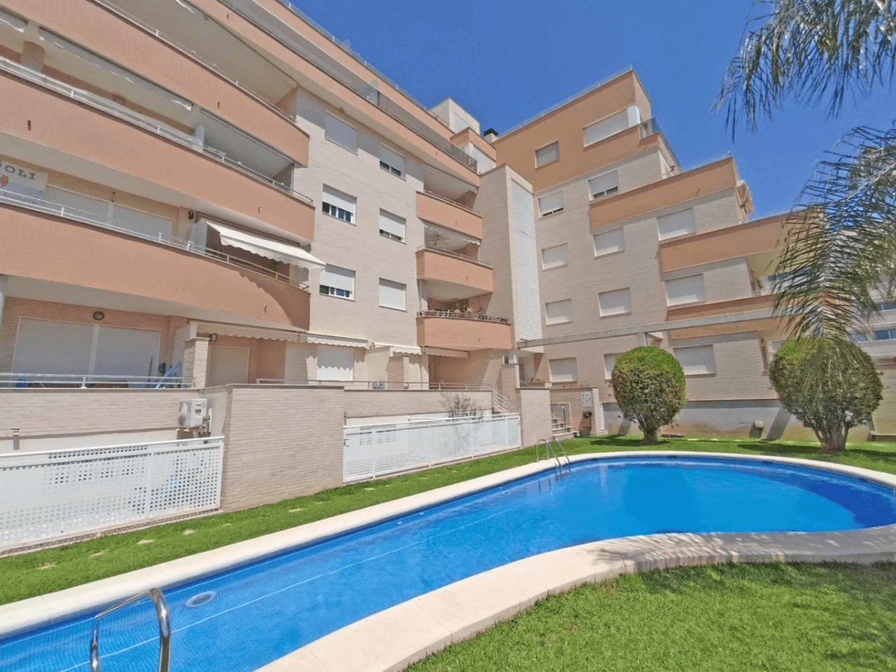 Piso en Denia, Las Marinas: 2 dormitorios y piscina comunitaria