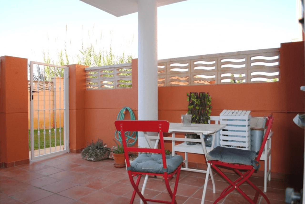Apartamento en Denia en planta baja de 2 dormitorios y terraza privada en venta