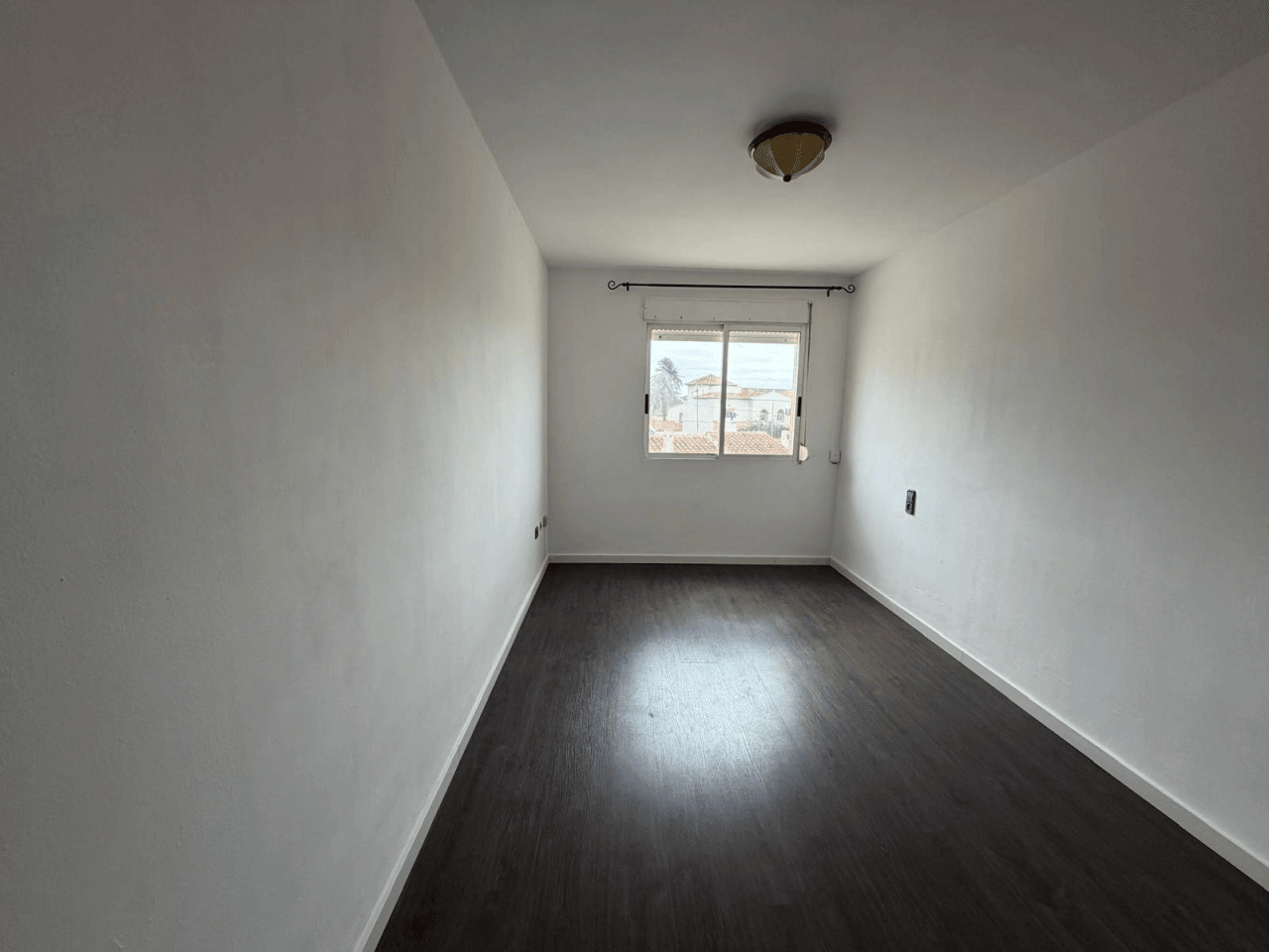 VENTA ADOSADO 3 DORMITORIOS EN PRIMERA LINEA
