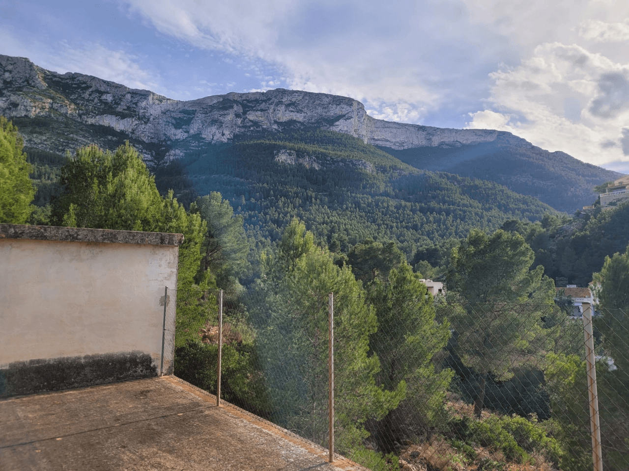 Se vende Chalet con parcela en Denia