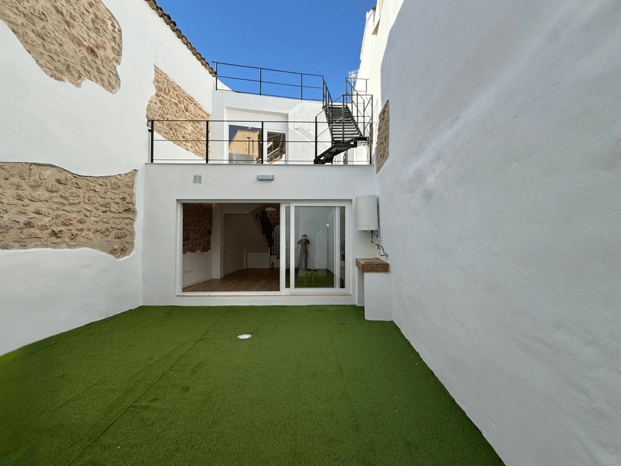 Gran casa de pueblo de tres dormitorios en Pedreguer