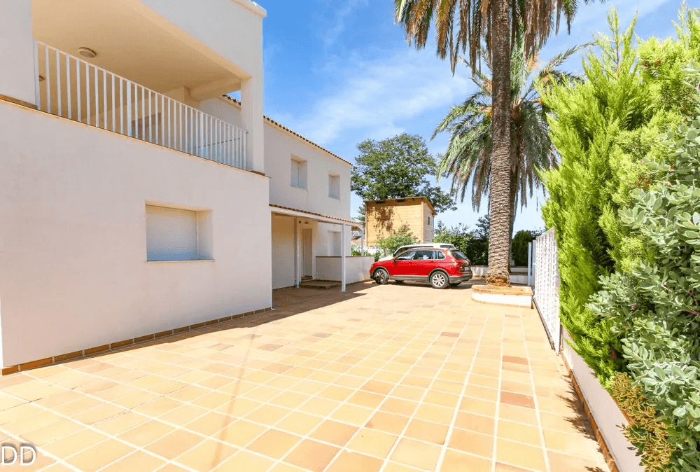 VILLA FUMATELL