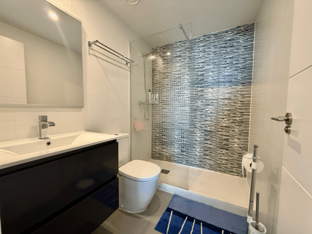 Espectacular apartamento en Denia con vistas abiertas, situado a 120m de la playa y 850m de la ciudad