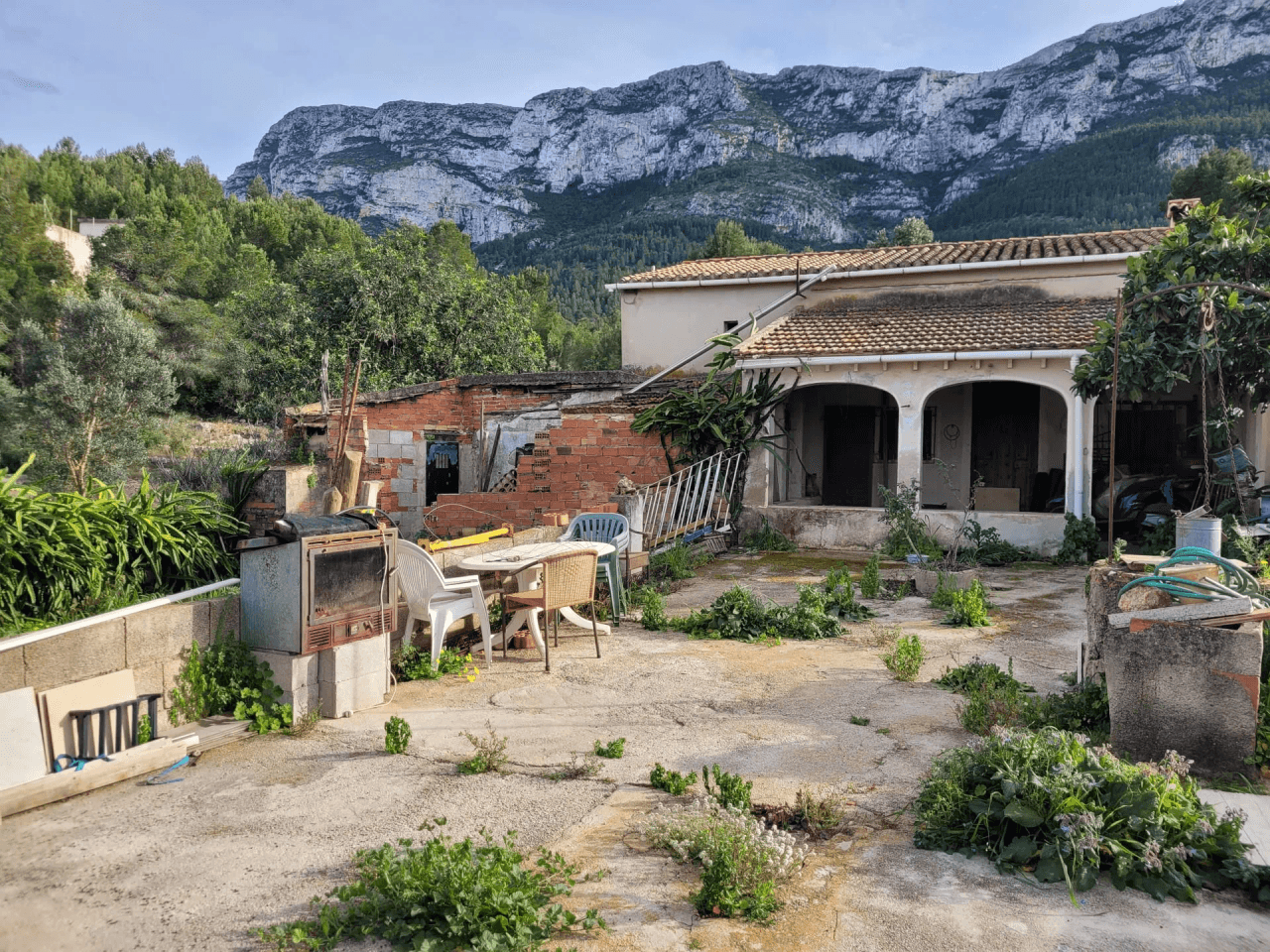 Se vende Chalet con parcela en Denia
