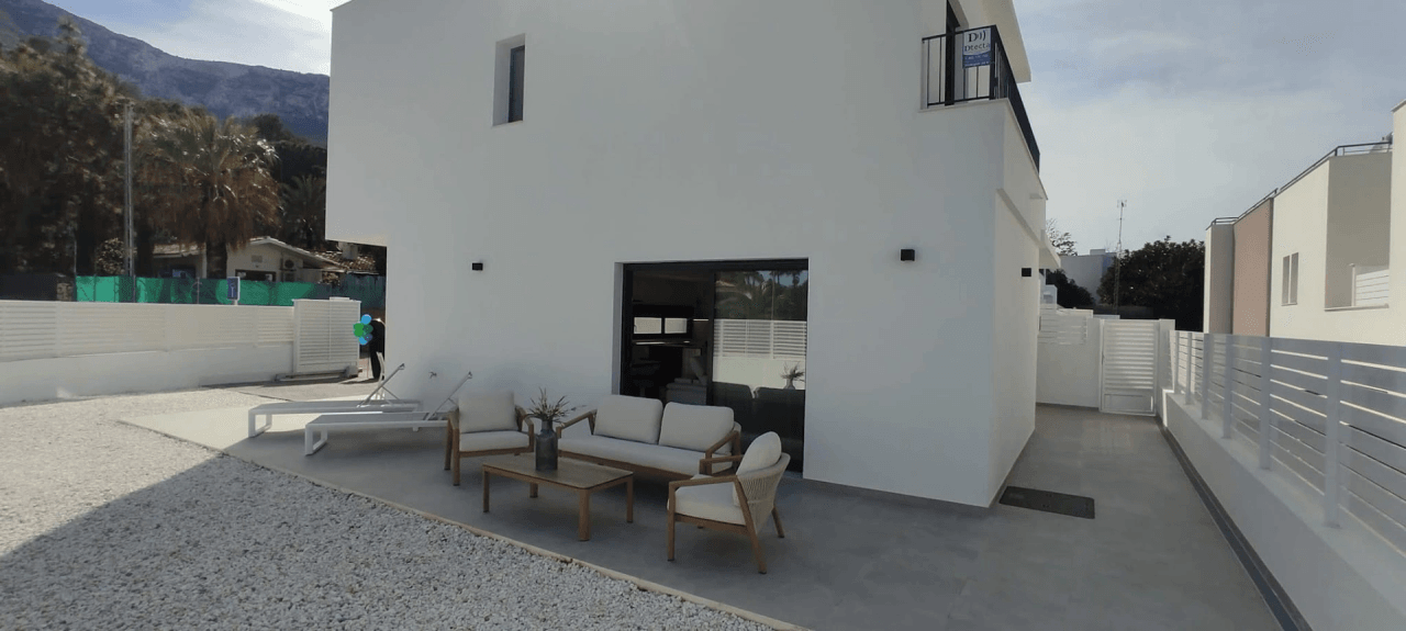 Chalet  moderno  de  nueva   construcción    listo  para entrar
