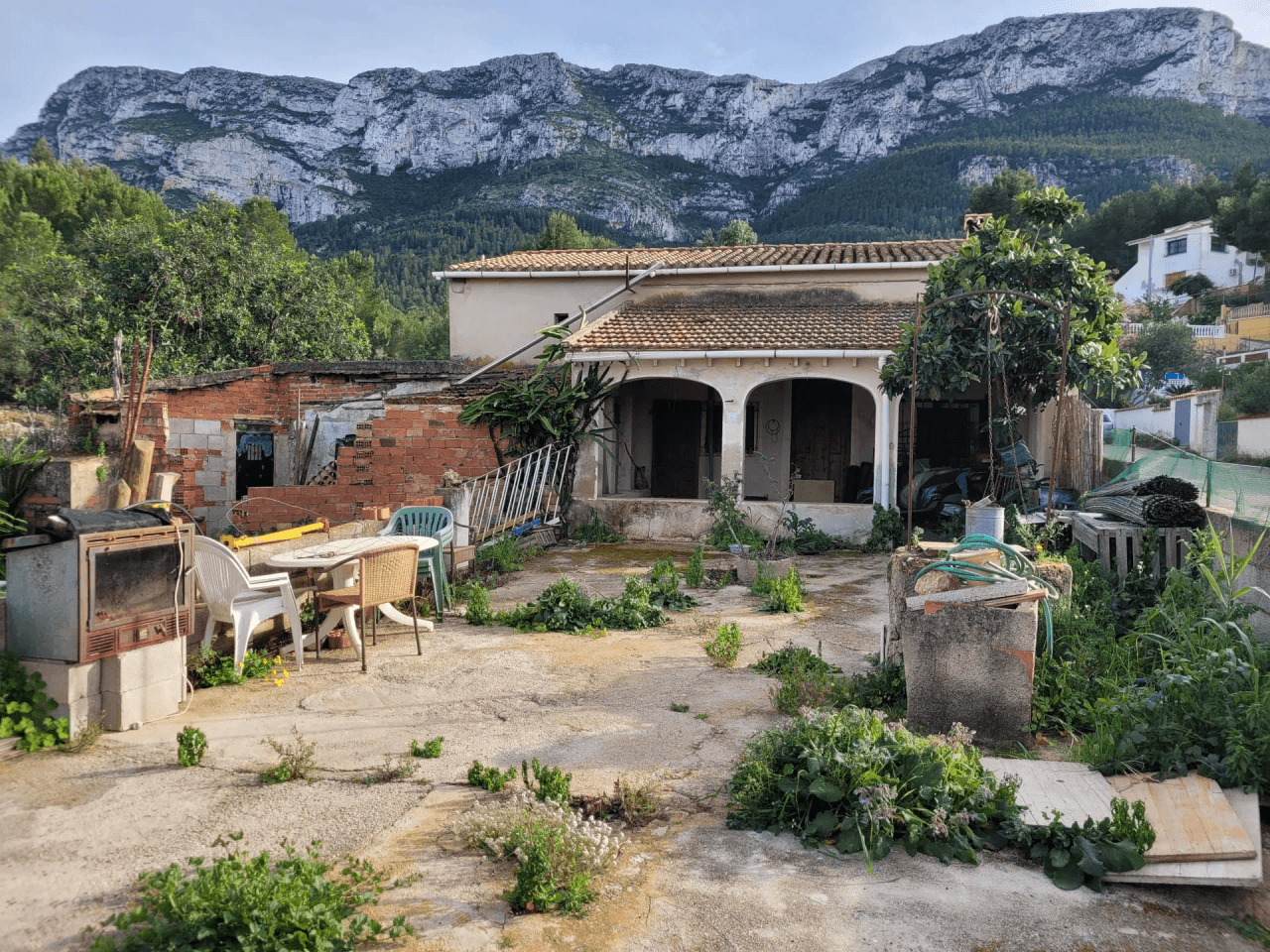 Se vende Chalet con parcela en Denia