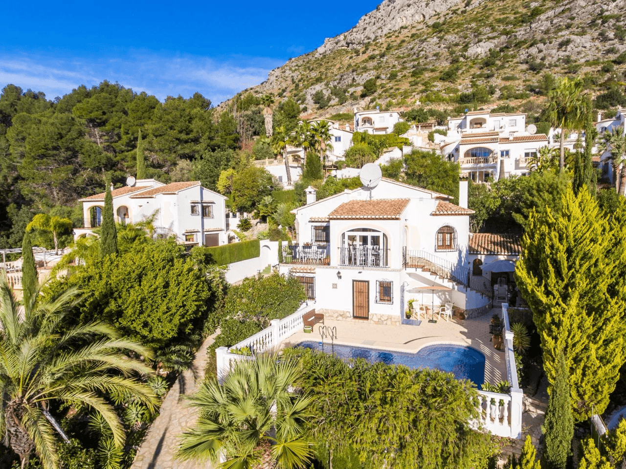 Villa con piscina y vistas a la montaña - Benigembla