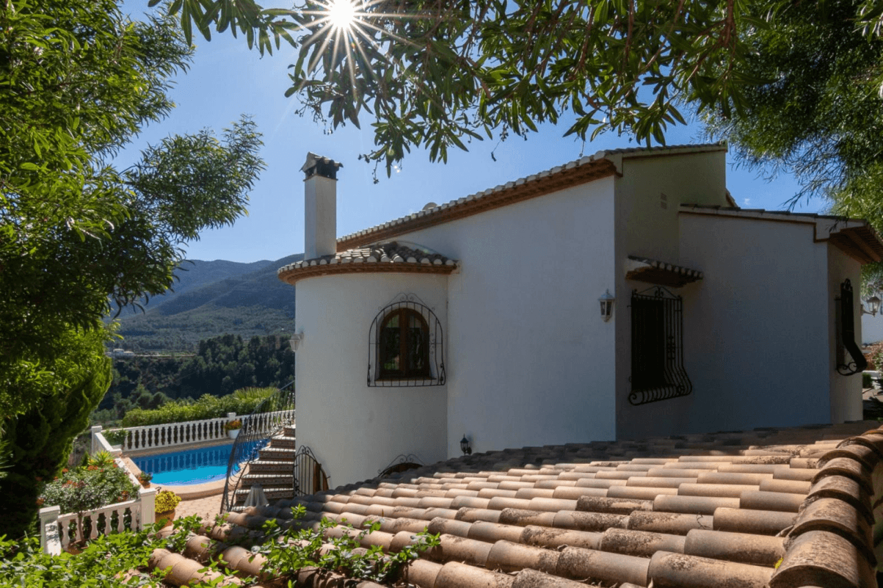 Villa con piscina y vistas a la montaña - Benigembla