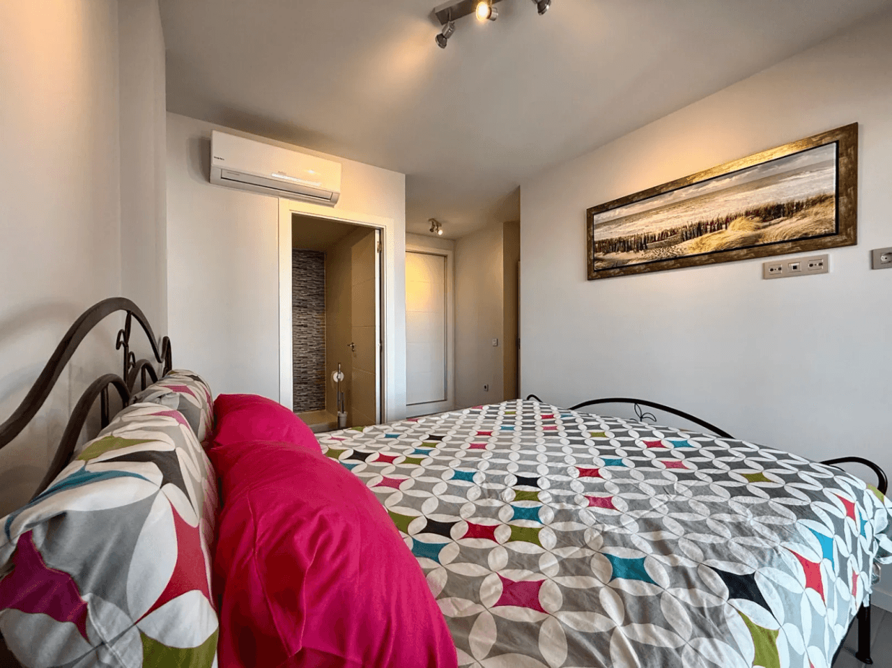 Espectacular apartamento en Denia con vistas abiertas, situado a 120m de la playa y 850m de la ciudad