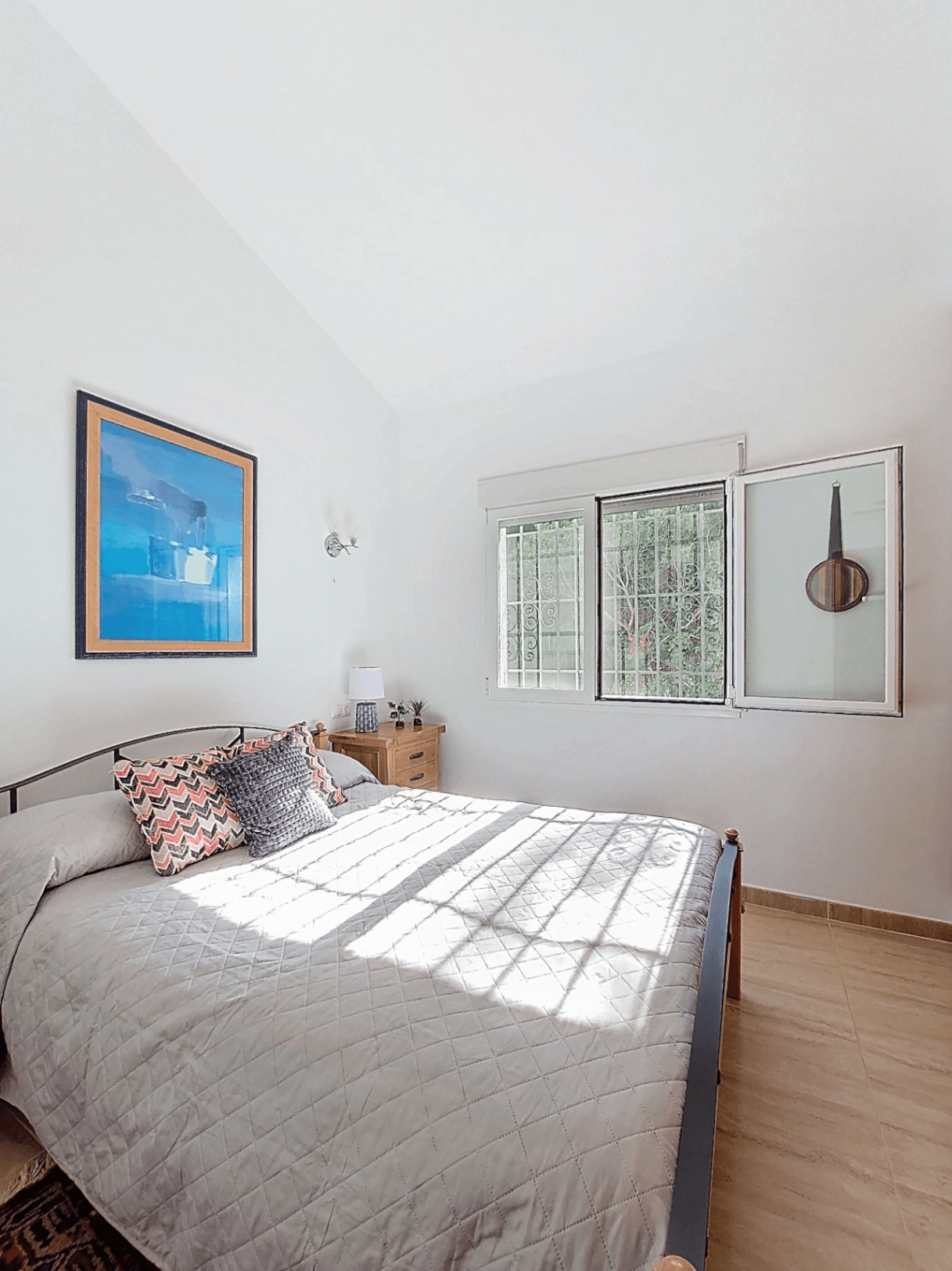 Villa con piscina y vistas abiertas en Monte Pego