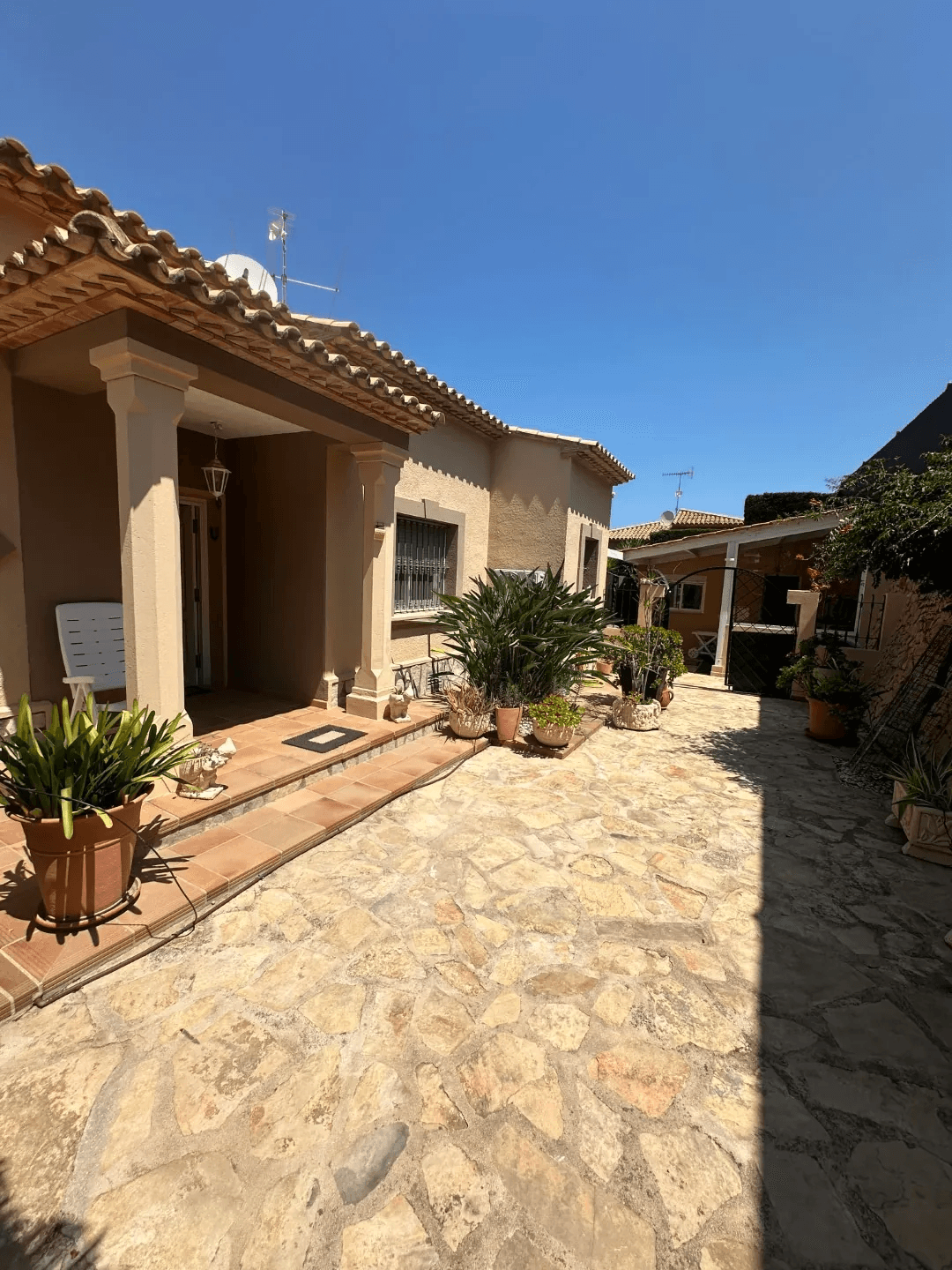 Chalet en Venta en Dénia con Vistas al Mar y la Montaña