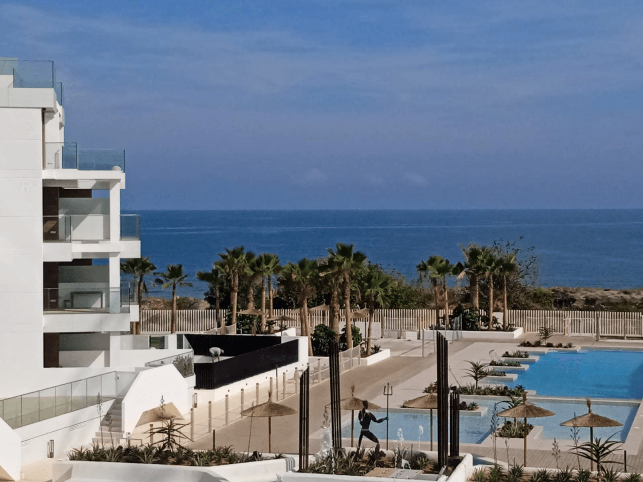 Nueva promoción de viviendas de lujo/apartamentos en primera linea de playa de Denia .