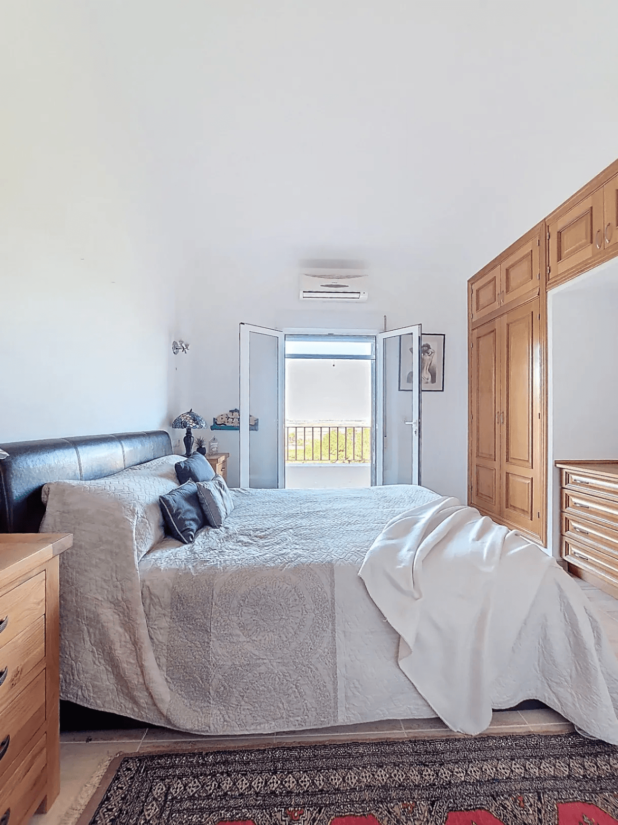 Villa con piscina y vistas abiertas en Monte Pego