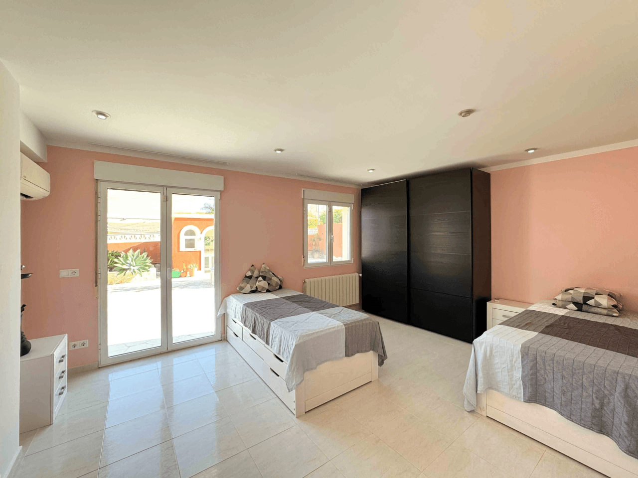 VILLA EN LAS ROTAS