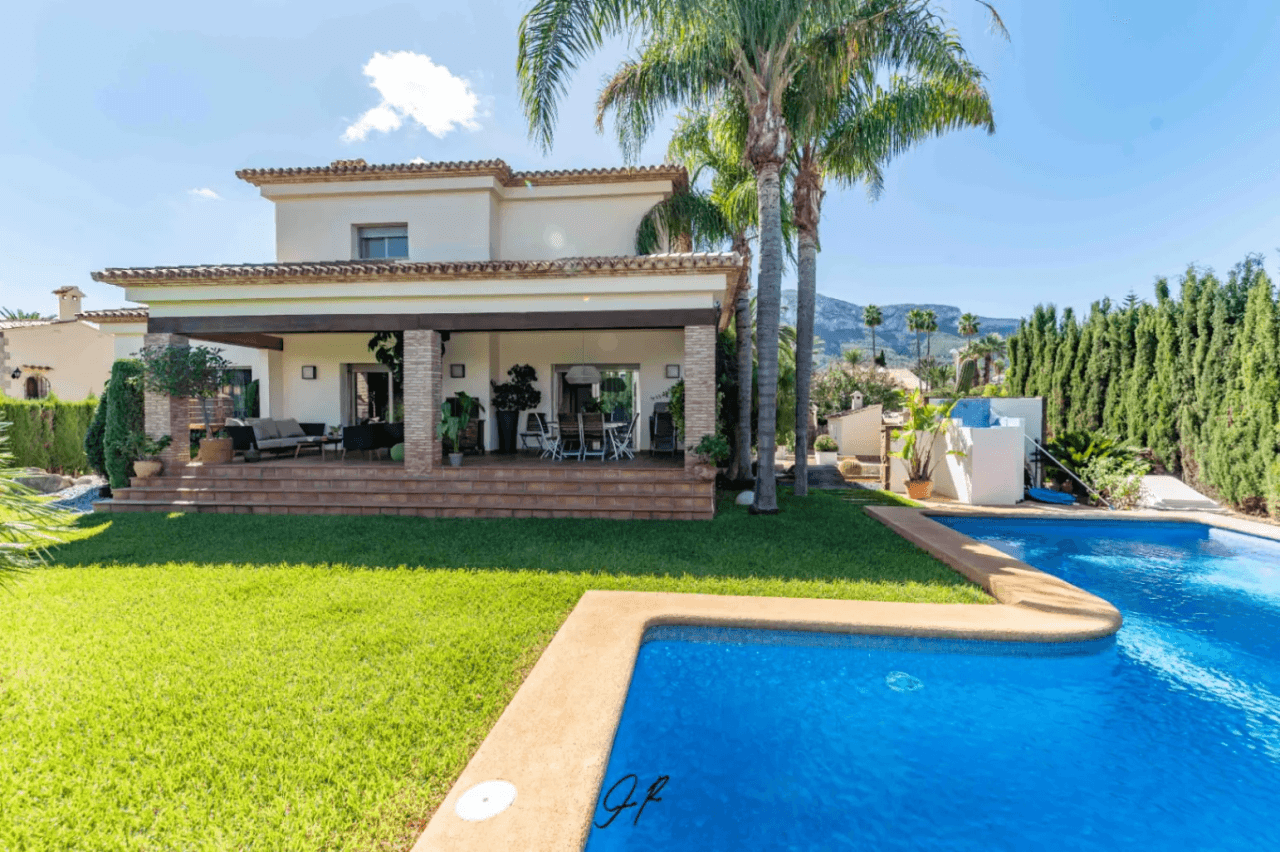 Chalet de lujo en excelente zona Residencial- Denia