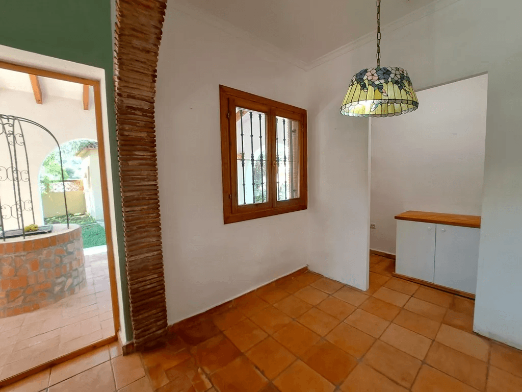 Villa familiar con piscina en venta en Orba
