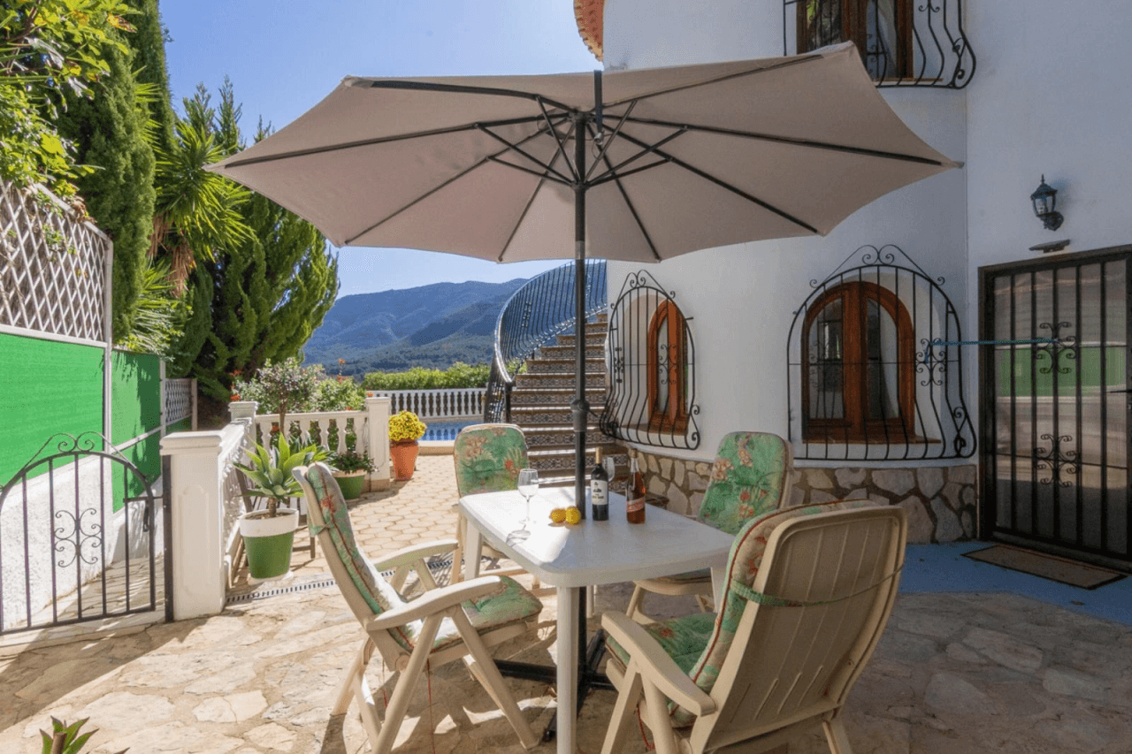Villa con piscina y vistas a la montaña - Benigembla