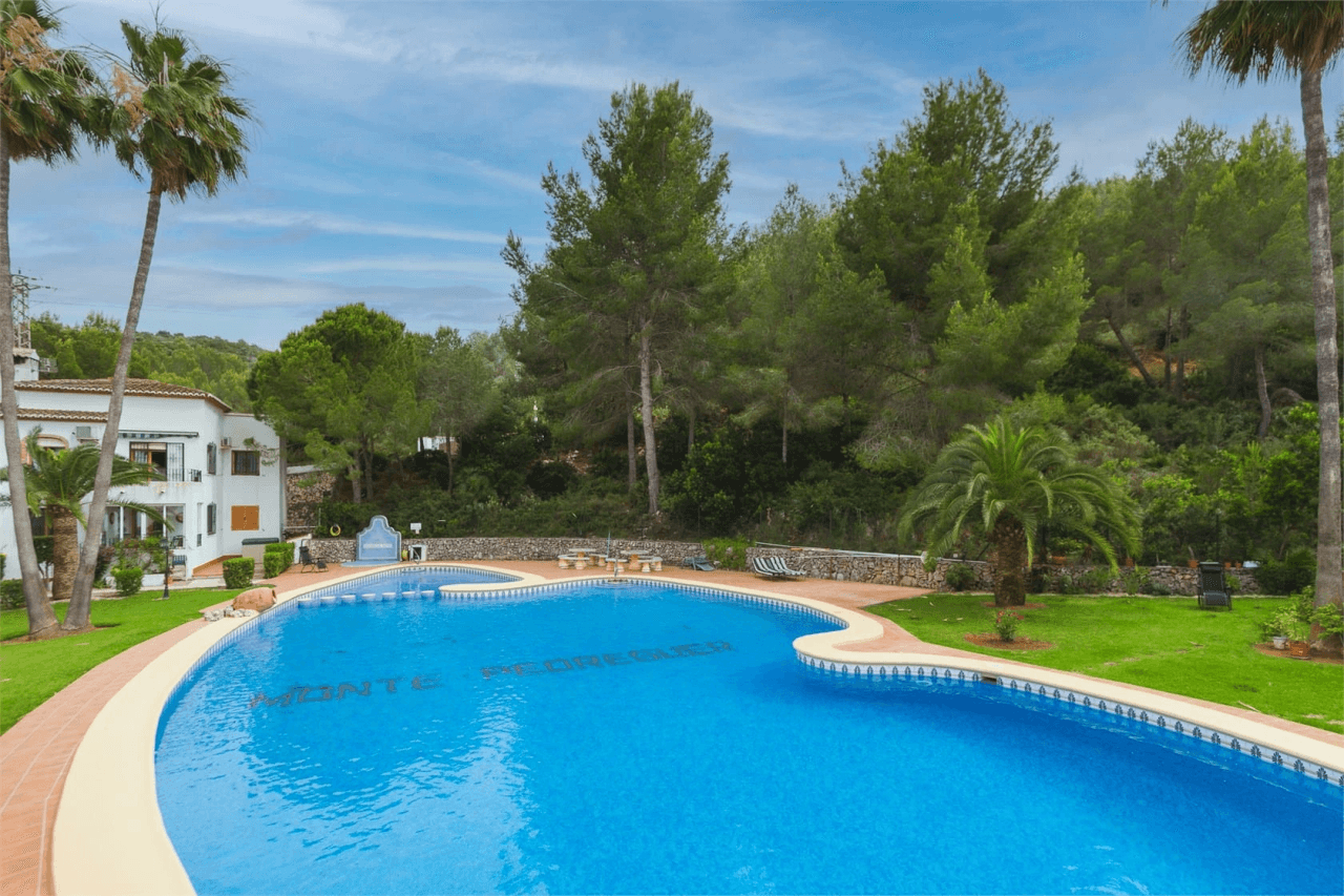 Bungalow con piscina comunitaria en Pedreguer