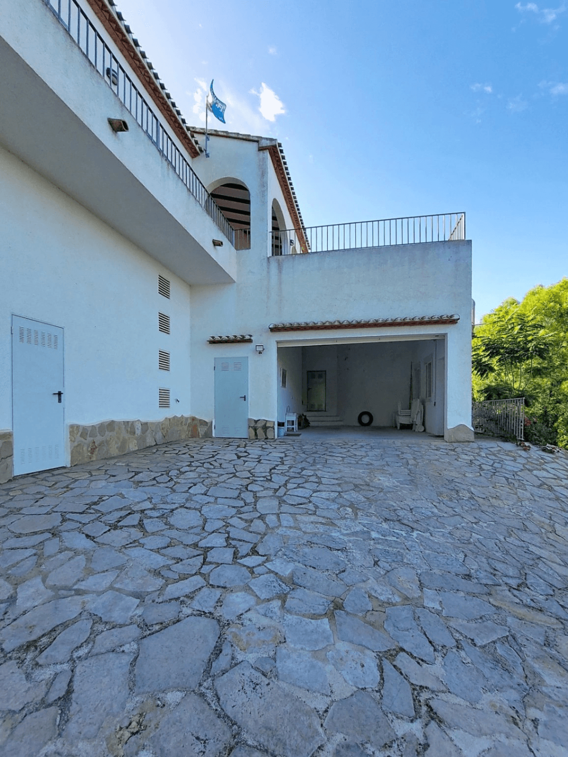 Villa con piscina y vistas abiertas en Monte Pego