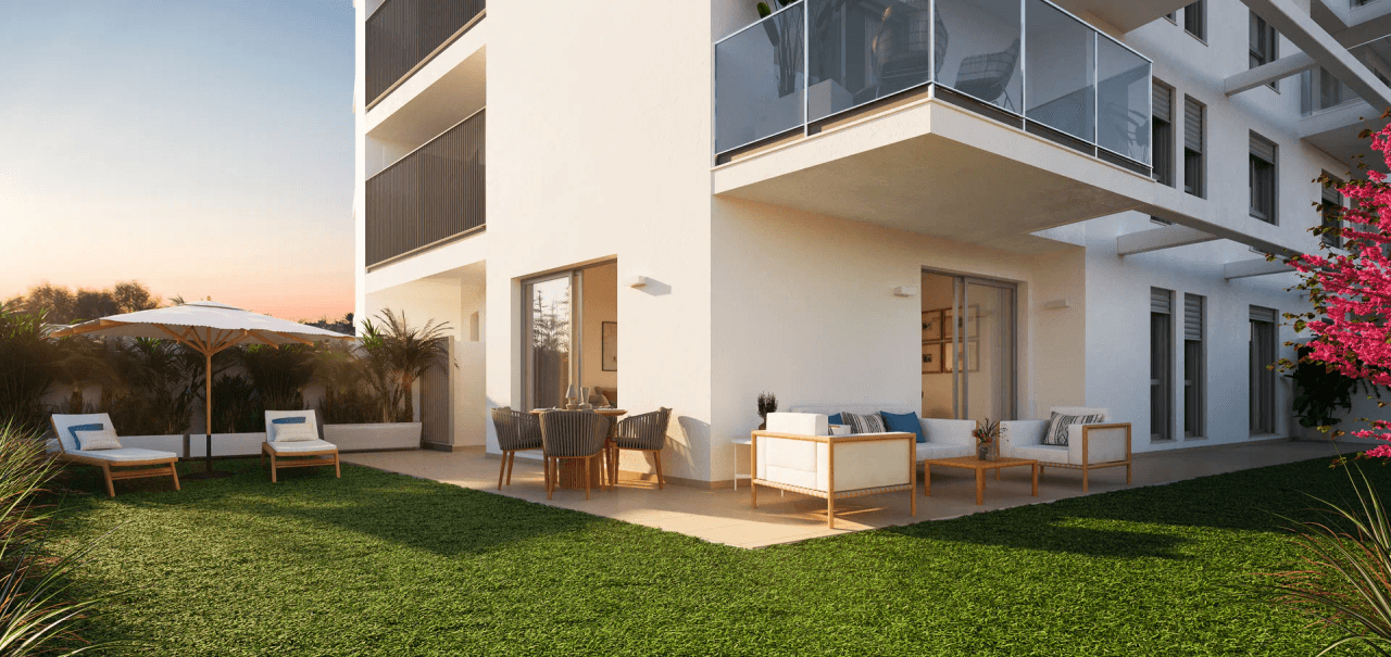 Apartamentos de lujo de 2 D/2B a poco distancia de la playa y la Marina.