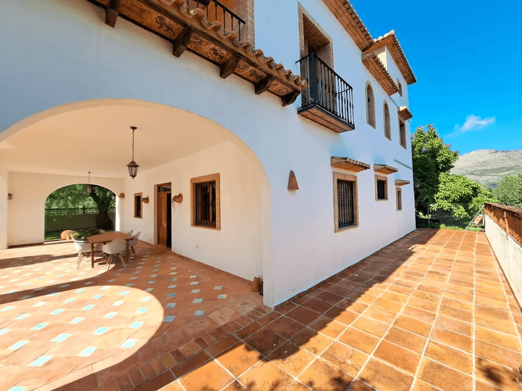 Villa familiar con piscina en venta en Orba