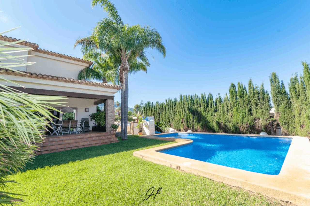 Chalet de lujo en excelente zona Residencial- Denia
