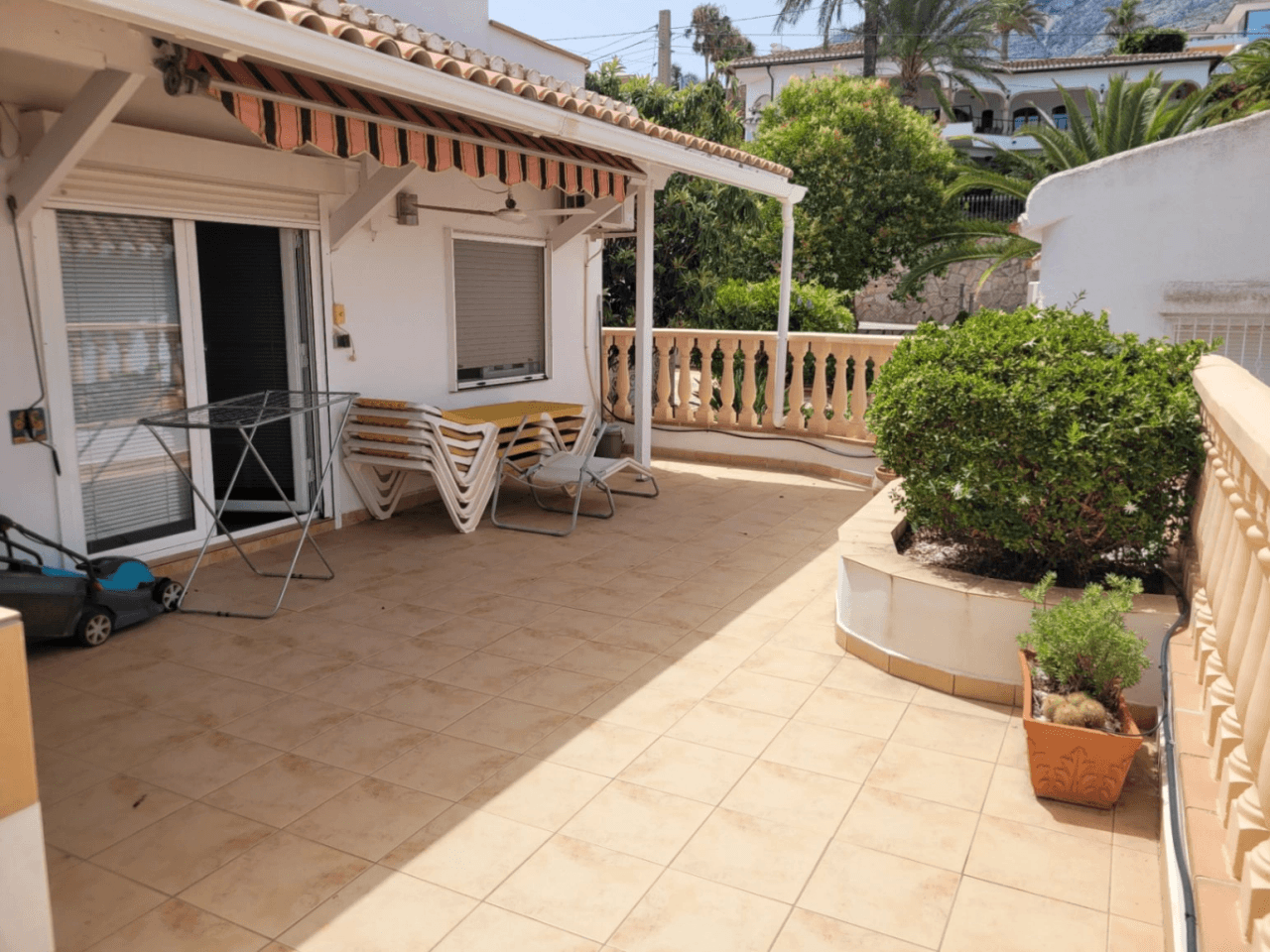 Chalet pareado en venta en Dénia con vistas panorámicas