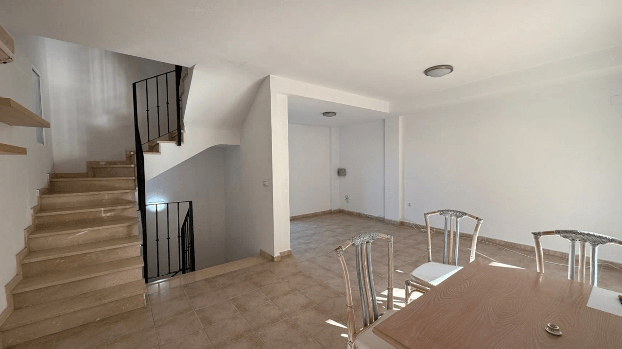 Bungalow entre Gandía y Oliva en venta con 3 habitaciones y jardín en estilo Mediterráneo